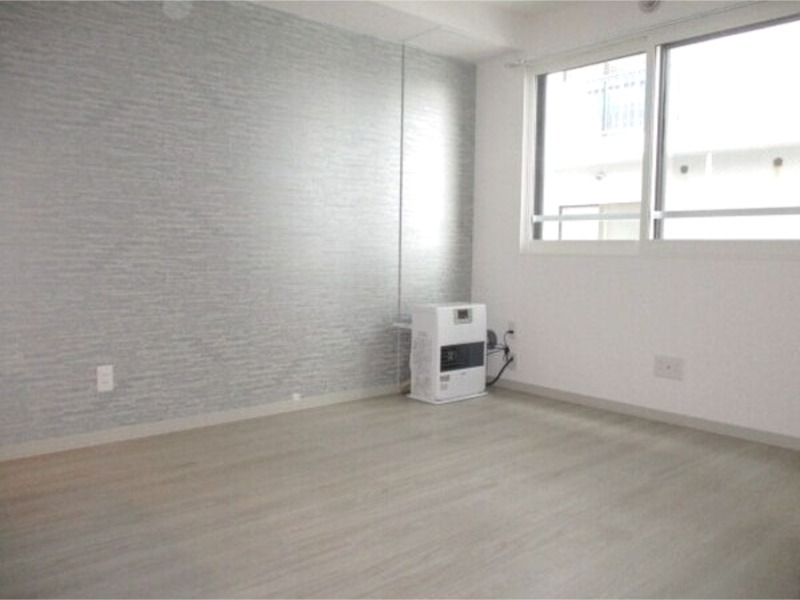 居室・リビング　退去予定につき同タイプ別号室の画像です。