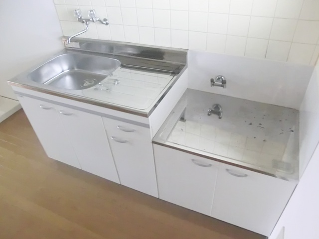 キッチン　２口ガスコンロも置けるキッチンです