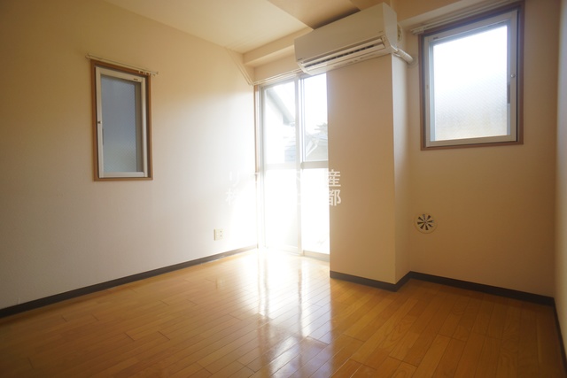 居室・リビング　※補修前のお写真です