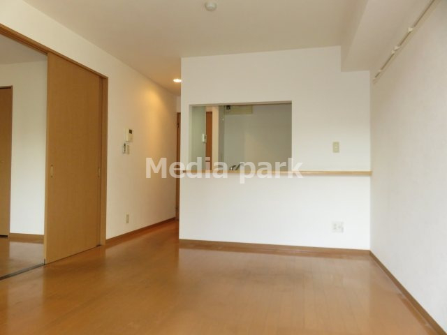 居室・リビング　同物件別のお部屋の写真です。参考写真です。