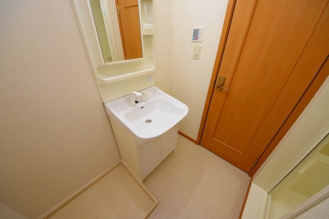 洗面設備　脱衣スペースもあります