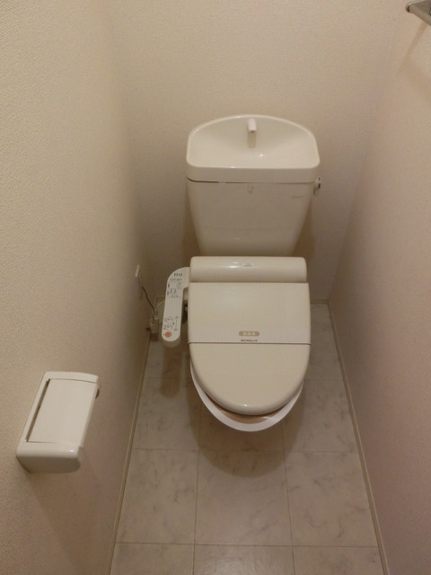 トイレ　最近人気急上昇中のシャワートイレ。