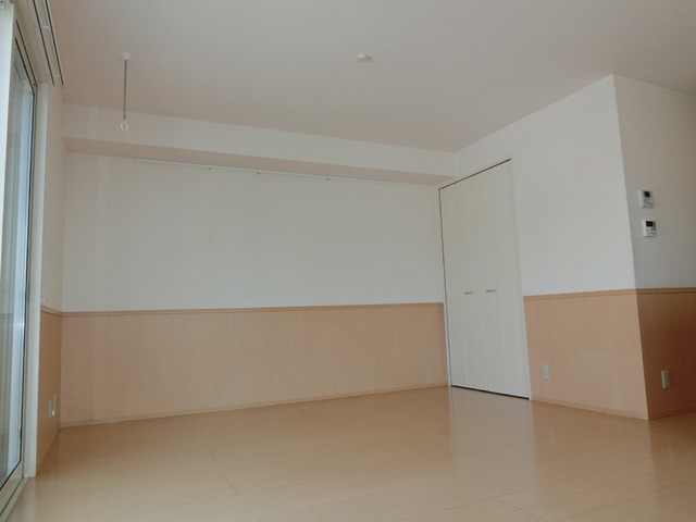 居室・リビング　ツートンのクロスはペットの粗相対策にもなるんです。