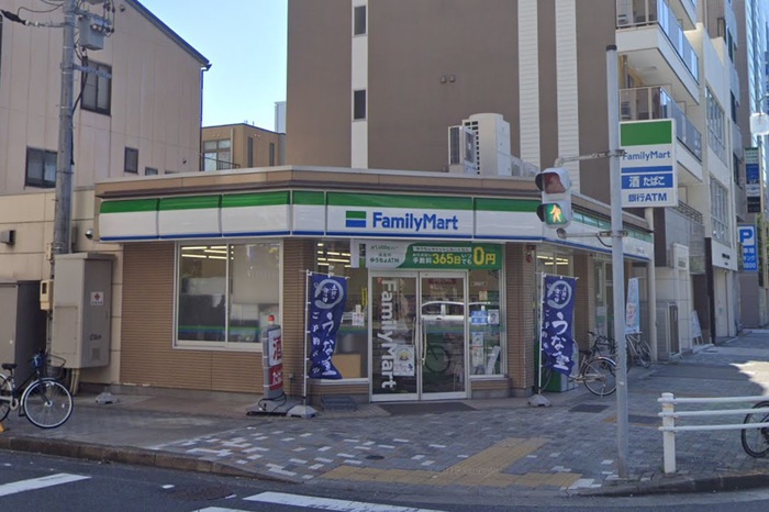 コンビニ　ファミリーマート名古屋新栄2丁目店（コンビニ）まで200m