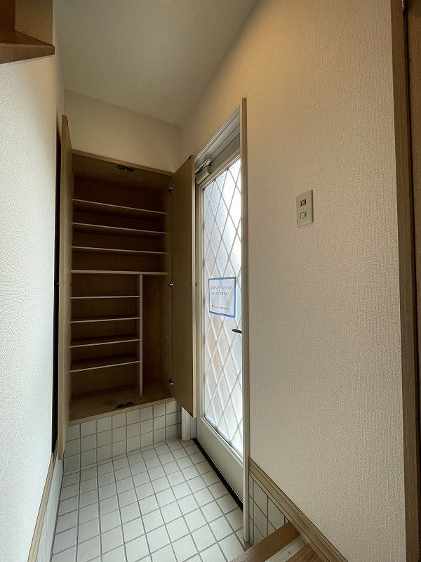玄関　シューズボックスがあるので玄関がすっきり片付きます♪お客様の
