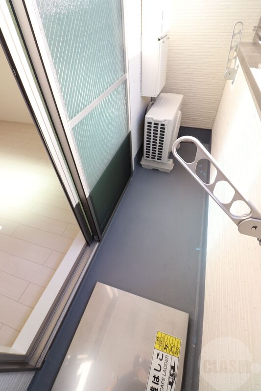 バルコニー　南向きの明るいバルコニー