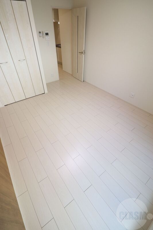 居室・リビング　７．６帖の洋室