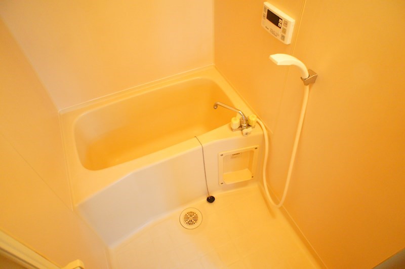 バス・シャワールーム　追焚機能がついた経済的なバス