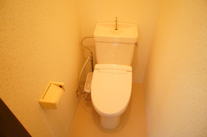 トイレ　快適な温水洗浄便座付き