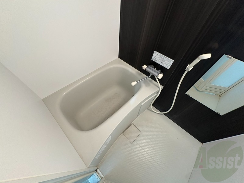 バス・シャワールーム　お風呂になります。一日の疲れを癒してくださいね。