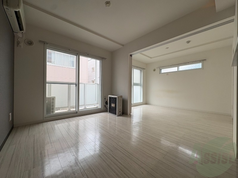 居室・リビング　広々としたリビングですね。使い勝手がよさそうですね！