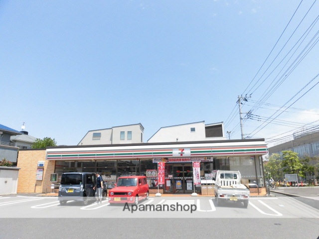 コンビニ　セブンイレブン（コンビニ）まで211m
