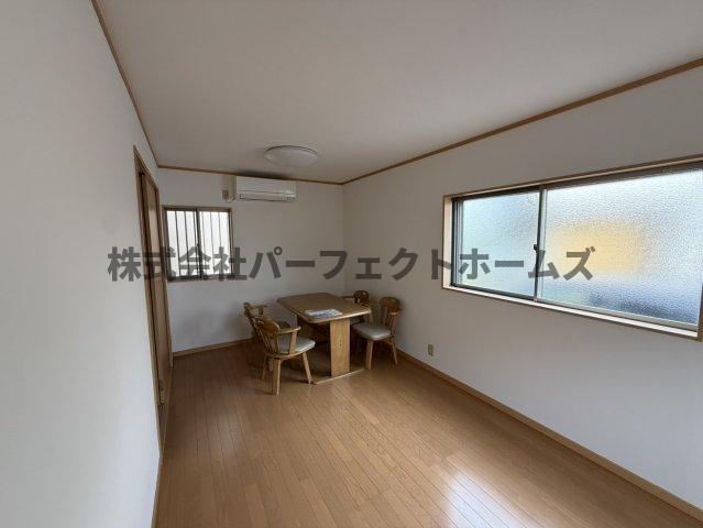 居室・リビング　こちらのリビングで趣味の時間をお楽しみください