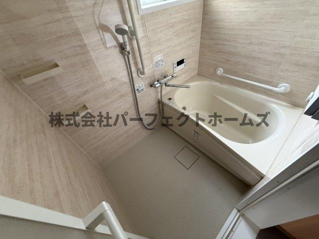 バス・シャワールーム　コンパクトで使いやすいお風呂です