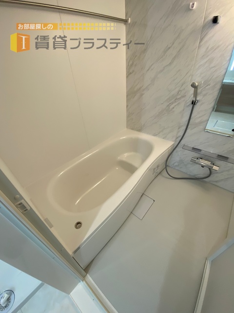 バス・シャワールーム　足をグーンと伸ばしてリラックス。