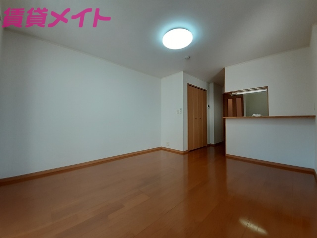 居室・リビング　同物件別室の画像です