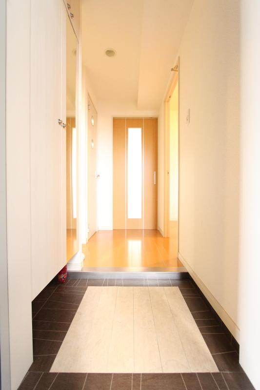 玄関　同タイプ・参考写真