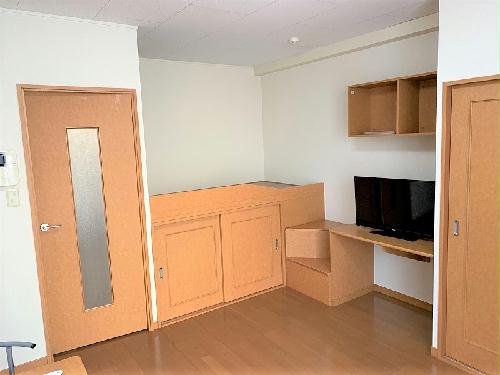 収納　クローゼット、収納棚、ベッド下収納あり。