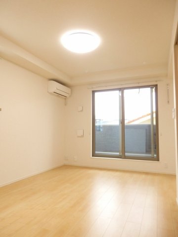 居室・リビング　こちらのリビングで趣味の時間をお楽しみください