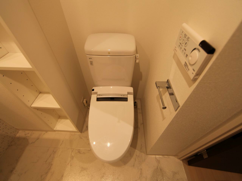トイレ　温水洗浄便座付トイレ