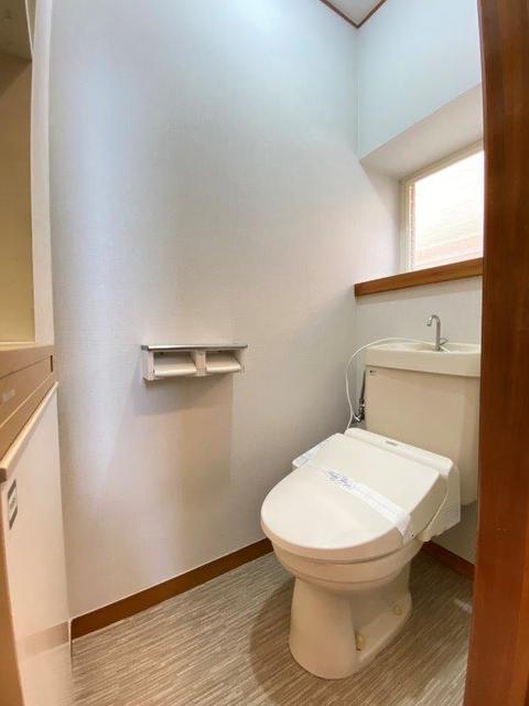 トイレ　１階　トイレ（温水洗浄暖房便座）