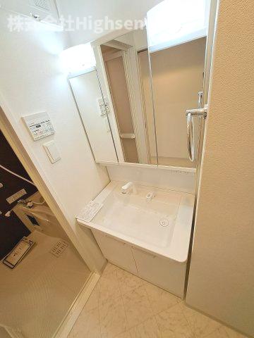 洗面設備　スペースが確保できる洗面所です