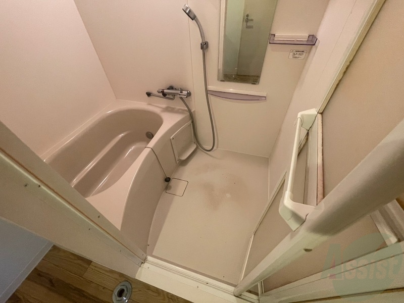 バス・シャワールーム　バスルームはこちらです。広々としてゆったり休めます。