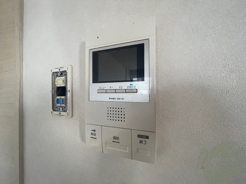 セキュリティ　ＴＶモニター付インターホンです。来客者の顔が見えるので安心！