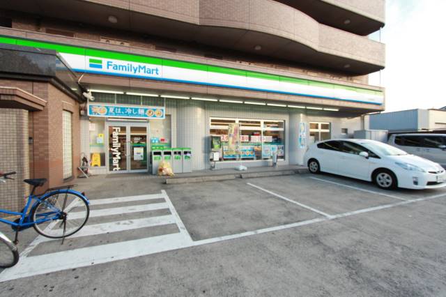 コンビニ　ファミリーマート稲永駅前店（コンビニ）まで126m