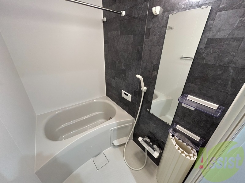 バス・シャワールーム　浴室はユニットバスで追炊き機能が付いています。