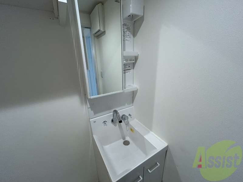 洗面設備　独立洗面台もございます。これで朝の支度が出来ますね。