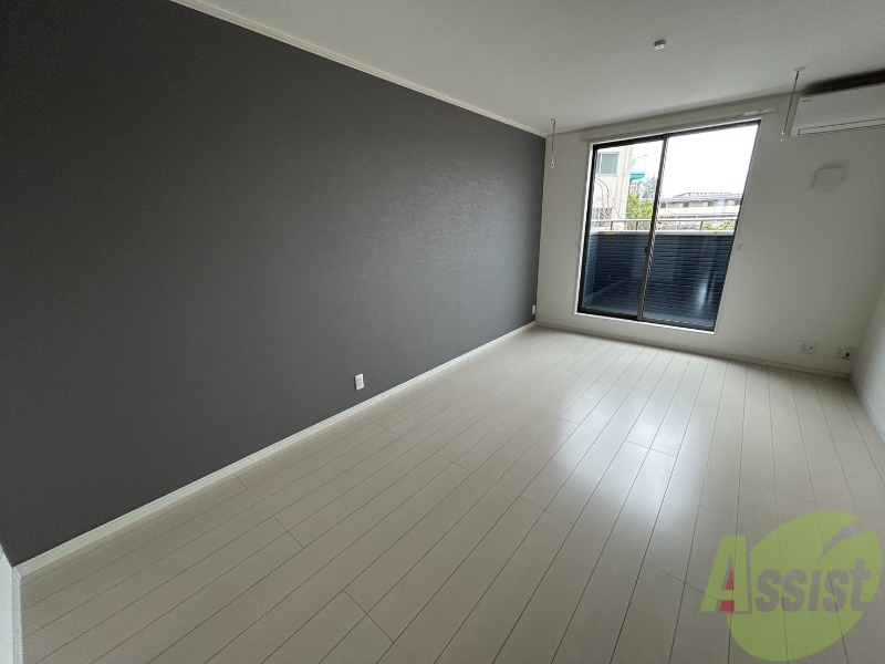 居室・リビング　こちらはリビングです。日光が良く入り明るいです。