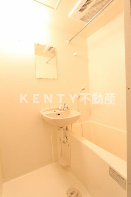 バス・シャワールーム　落ち着いた空間のお風呂です