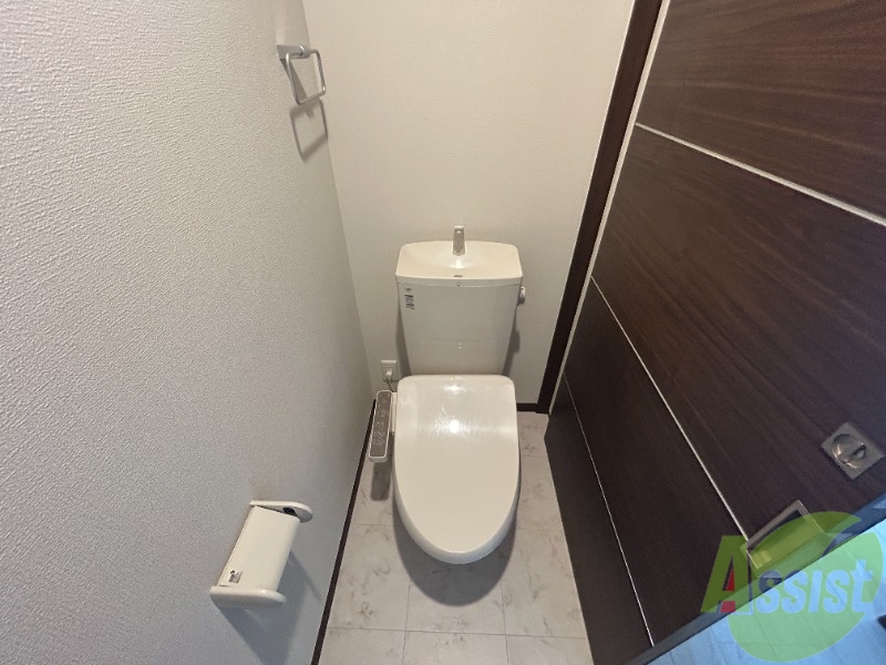 トイレ　温水洗浄付きのトイレになります。快適でいいですね。