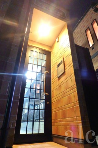 建物外観　オシャレなオートロックエントランス