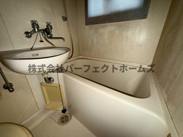バス・シャワールーム　コンパクトで使いやすいお風呂です
