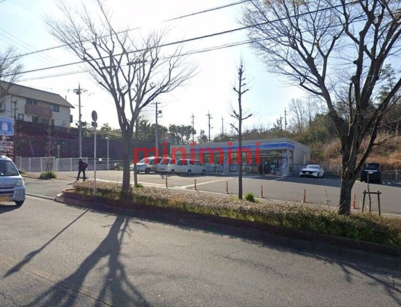 コンビニ　ローソン高槻芝谷町店（コンビニ）まで374m