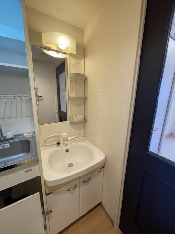 洗面設備　コンパクトで使いやすい洗面所