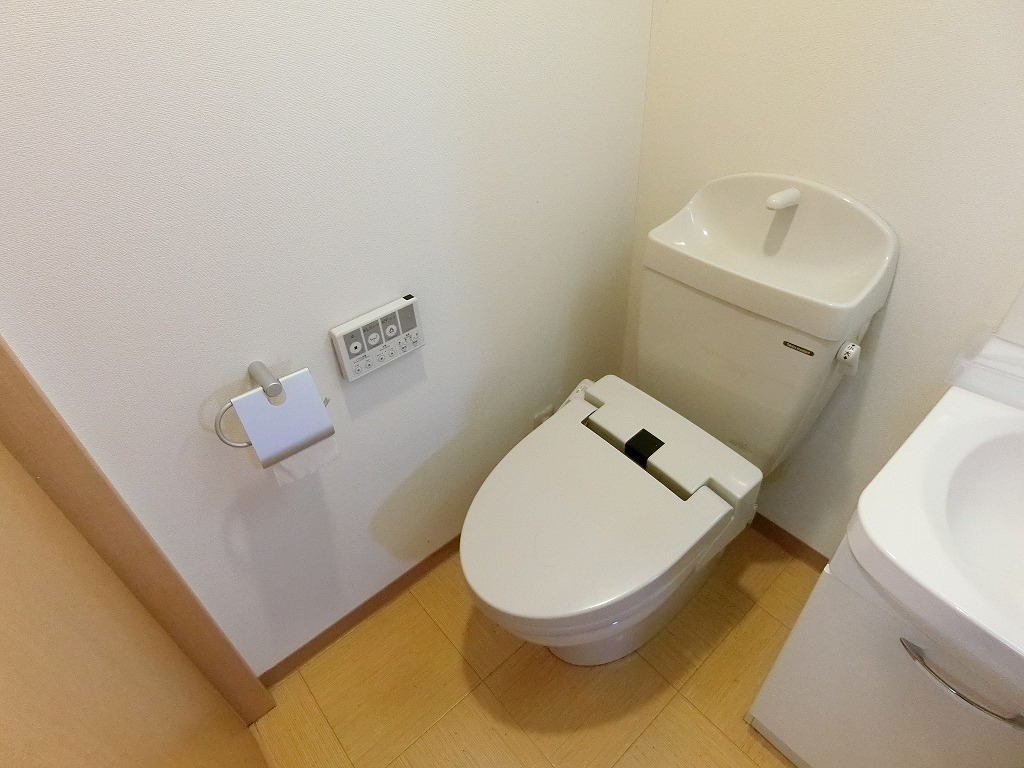 トイレ　癖になるウォシュレット完備