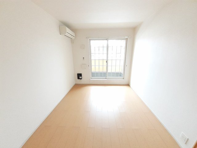 居室・リビング　こちらの居間で趣味の時間をお楽しみください