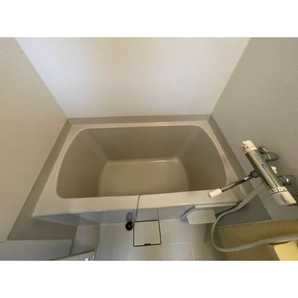 バス・シャワールーム　※写真は同じマンションの違う部屋のものになります。