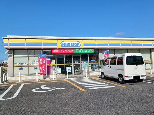 コンビニ　ミニストップ（コンビニ）まで800m