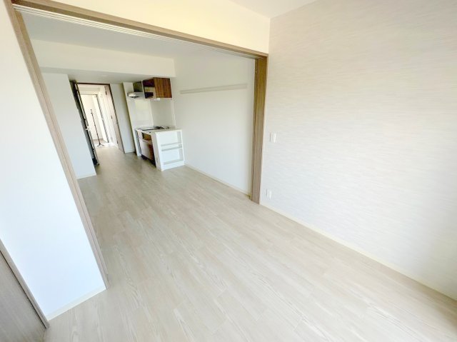 その他部屋・スペース　ゆとりのあるベッドルームで快適な睡眠をとってくださいね。