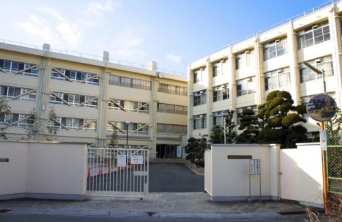 高校・高専　大阪商業大学高等学校（高校・高専）まで242m