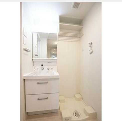 洗面設備　写真は同タイプ住戸です。