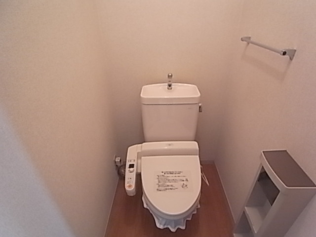 トイレ　ウォシュレット付き