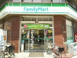 コンビニ　ファミリーマート梅新東店（コンビニ）まで200m