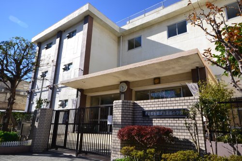 小学校　板橋区立蓮根小学校（小学校）まで182m