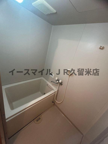 バス・シャワールーム　コンパクトで使いやすいお風呂です