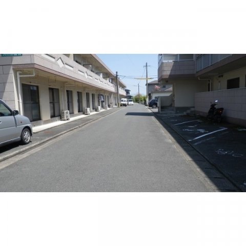駐車場　駐車場に車を止められます